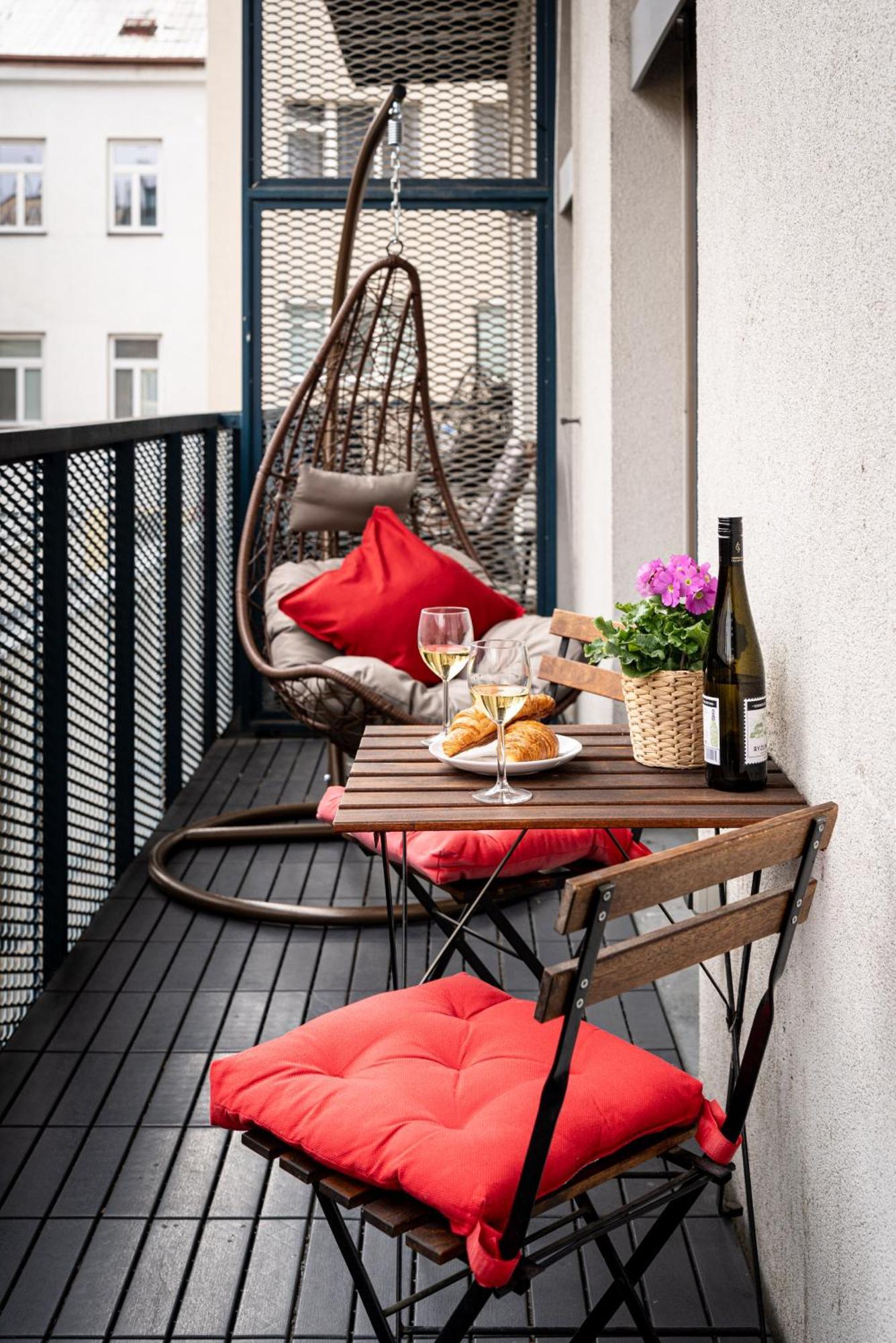 Apartments With Large Balcony, Parking 布拉格 外观 照片